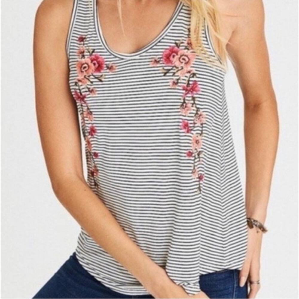 American Eagle Soft & Sexy Embroidered Roses Tee